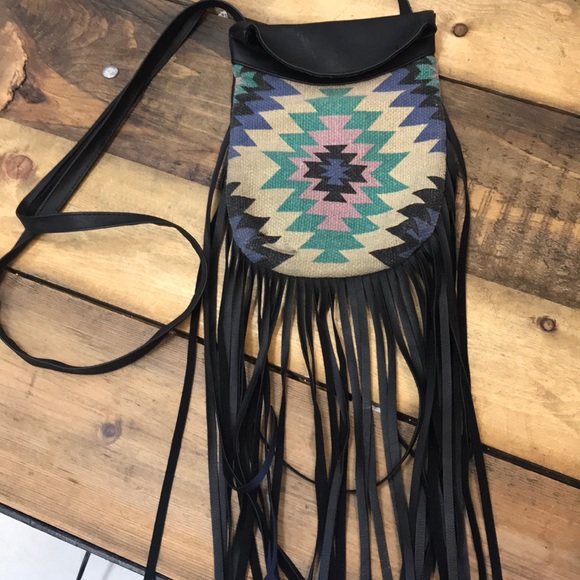 Handbags - ⭐️⭐️2/$10 Crossbody Aztec design with fringe purse